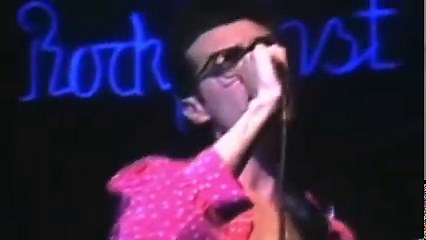 Two lovers entwined pass me by And heaven knows I'm miserable now... THE SMITHS live in Hamburg 1984 The majestic brilliance of Morrissey, Marr, Joyce and Rourke. See in full youtu.be/y_QOWIJWDaI #TheSmiths | Manchester Music Forever