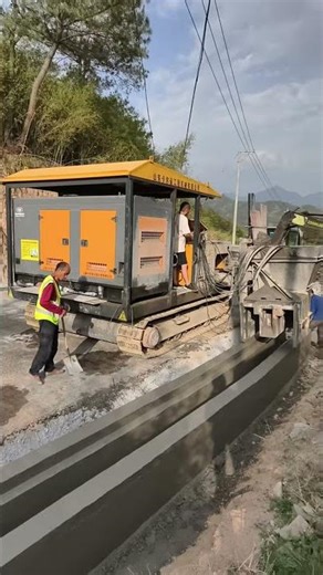 Hubei Huanggang Slipform Machine | 40×40 Cover Ditch Construction