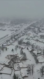 Imágenes desde un dron muestran casas y calles sepultadas bajo la nieve en Fort Wayne, en Indiana. #Latinus #InformaciónParaTi | Latinus