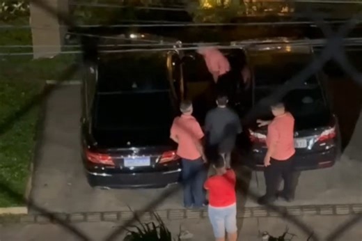 Vídeo: Homem é agredido após arranhar carro em Boa Viagem: "Vão me matar"