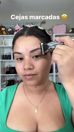 5.6M views · 10K reactions | Tutorial de cejas desde cero, tengo aproximadamente un año que depilo mis cejas de esta manera y me encanta solo trato de que la máquina no llegue hasta el inicio de mis cejas | Lucy Diaz | Facebook