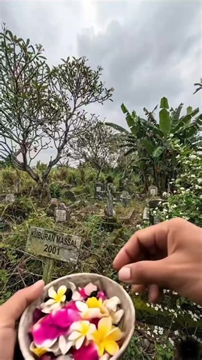 Gotong Royong Pembangunan Ruko dan Tanah Kuburan