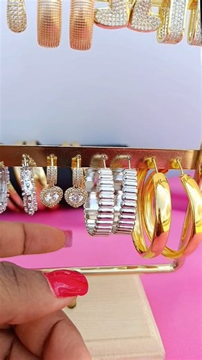 🩷 NOUVEL ARRIVAGE 🩷 Arrivage de nos magnifiques bijoux plaqués or de qualité supérieure à prix très abordables. ✨ Pour dames et fillettes. 🚨 Un cadeau vous est offert à partir de 35.000F d'achat. 🏷️Prix entre 4.000F et 6.500F🏷️ OPTEZ POUR LA QUALITÉ ET LA RARETÉ 𝐂𝐨𝐦𝐦𝐚𝐧𝐝𝐞𝐳 𝐢𝐜𝐢 👇🏼 📱 00225 0789781097 (WhatsApp) 00225 0173551611 Livraison et expédition partout en Côte d'Ivoire.. | SANI Fashion