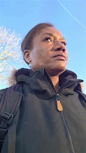 I'm getting my glow on the go with these L'Oréal Le Shadow Sticks. They are a nice handy size for on the go. Plus no brushes needed. You can blend with your fingertips. #Lorealistaruk #Skin #Hair #Makeup #LorealistarUKmove @L'Oréal Paris UK