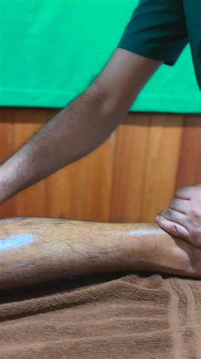 ✨🌿💆‍♂Rejuvenate. Detox. Heal. Experience the bliss of Ayurvedic full body massage with steam bath 🌿 This is the journey that melts away stress, purifies the body, and awakens your inner balance your wellness in natural way. Book your appointment! 📍Visit us at Desinghage Sinhala Treatment Hospital ☎️ Call us for bookings & inquiries: 0112 796 718 . . . #ayurveda #skincare #bodyscrub #fullbody #ayurvedicoil #naturalglow #wellness #desinghagesinhalatreatmenthospital | Desinghage Sinhala Treatme