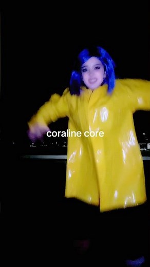 Coraline chasing Wybie #coraline #wybie #coralinemovie #laikastudios ‪@edensgardencos‬