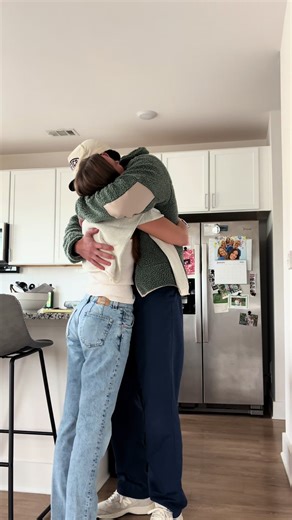 me standing in my bfs kitchen like🧍🏼‍♀️ too bad he could smell me and knew immediately when he walked in the door!!?? 😭💗 #longdistancerelationships #surprisevisit #ldrcouple