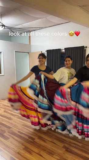 Vibrant Ballet Folklorico Performance: All the Colors
