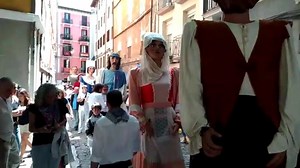 Gigantes por las calles de Pamplona por el día del Casco Viejo