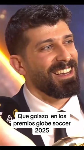 Influencer Brilla en Premios Globe Soccer 2025 con Ronaldo