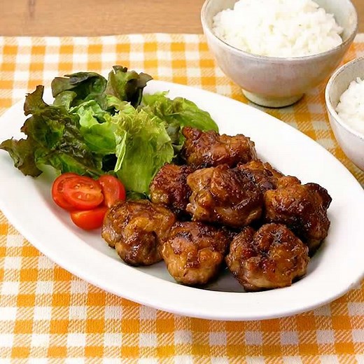 ガッツリ肉おかず！ ワンパン豚こまボールのレシピ動画・作り方 | デリッシュキッチン