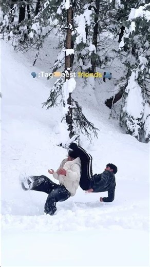tag friends 🤞🫂 #snow #friends #friendshipgoals #friendsforever #treandingshort #kashmir #masti