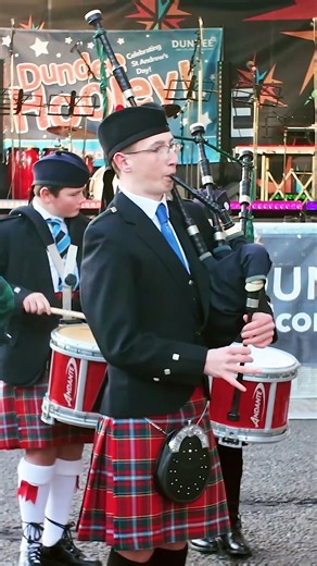 #dundee Schools #pipeband playing Bonnie Dundee at 2025 #dundeehooley in #scotland #shorts