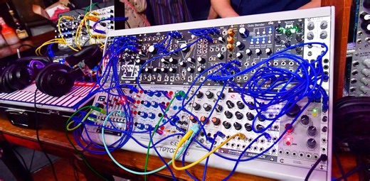 音の水路に身を任せ〜モジュラー・シンセの“今”が交差｢Patching for Modular｣