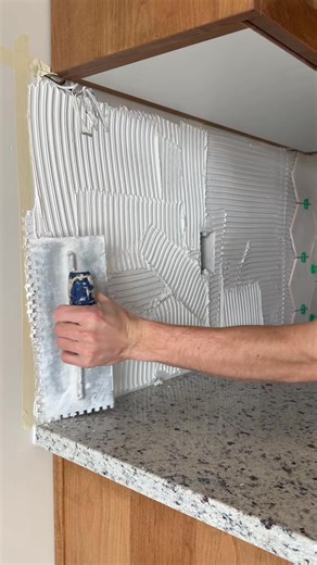 67K views · 328 reactions | How to install tile on a kitchen #tile #ceramics #hack #kitchen | Phill Home Made | Facebook