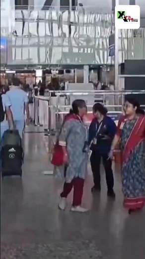 Shubman Gill spotted at Kolkata Airport! Neck spasm? Video gone viral