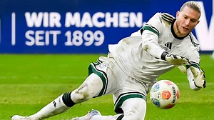 Loris Karius geht beim FC Schalke 04 nicht nur mit Leistung voran