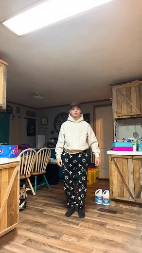 Haven’t danced for yall in a while 🕺🏼#foryou #tiktok #foryoupage