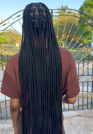 Medium Knotless Braids: Stylish and Easy Hairstyle