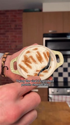 Joey Wellness on Instagram: "2 ingredient viral cheesecake 1 container of Skyr 24 Simple Mills honey cinnamon crackers (12 per bowl) I split the skyr into two bowls for my fiancée and me… instead of eating straight from the container #food #recipe"