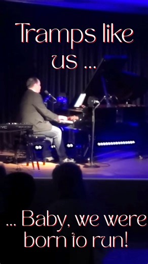 Heroes ... wer kennt sie nicht? Einer meiner ganz großen Heroes ist Bruce Springsteen. Es gibt wenige Musiker, die mich immer wieder so in ihren Bann ziehen wie er. Als ist die ersten Sekunden der "Live from 1975 - 1985" LP Box gehört habe, war ich hin und weg und seitdem bekennender Springsteen Fan. Seine Songs sind Hymnen geworden. Seine Konzerte massive Events ... und ich habe fast das Gefühl: Je älter er wird, desto besser wird er ... Ich dachte immer, Born To Run sei ein Song der eigentlich