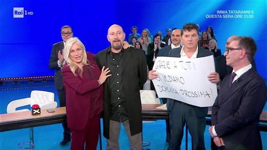 Mara Venier fulmina Teo Mammucari in diretta: «Sei un pirla!» Video | Mediaset Infinity