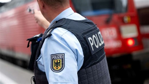 Im ICE nach Ulm: Fahrkartenkontrolle eskaliert –  Polizist in Zivil muss eingreifen