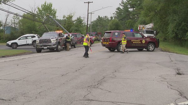 2 children injured following an East Aurora car crash