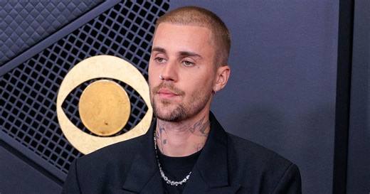 L’étrange performance en caleçon de Justin Bieber aux Grammy Awards