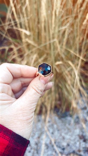 Black Onyx 🖤 Shown in 14k gold filled, basic band. Gem is faceted and really shines✨ Contact for custom 🖤 #customs #jewelrydesigner #bezelsetting #rings #blackonyxjewelry | Rae Customs by TLC
