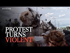 Chaos erupts in Melbourne CBD as anti-war protestors descend