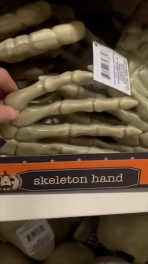 Grab 5 Dollar Tree skeleton hands...💀🧙‍♀️🎃👻 | DIY with Hometalk