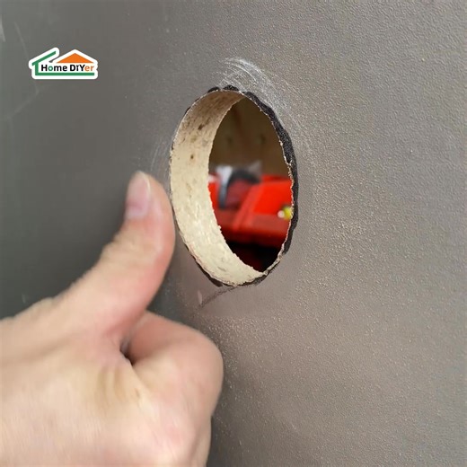HomeDIYer on Instagram: "This method can be used if the punching mandrel is lost. https://homediyer.com/products/16-200mm-bi-metal-hole-saw-drill-bit-set-for-wood-plastic-metal-cutter-holesaw #HomeDIYer #Goobetter #diy #screw #tools #skill #original #DIYTips #fasteners #homediyer"