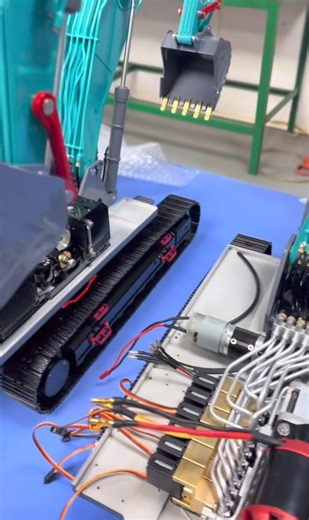 LESU SK500LC hydraulic excavator assembly line 😌😎😌 #lesu #rcmodel #hydraulic #excavator #LESU #HighQuality #parts | LESU RC USA