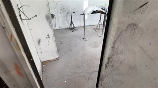 I remember 6-7 years back, when I did the first Versace, barroco floral pattern on a bike, done a lot of variants ever since but this one with the black fade really does it for me. A few more parts to go on this one and My girl’s bike and the race against the clock it’s on for me this weekend 🥵 | Erik Contreras