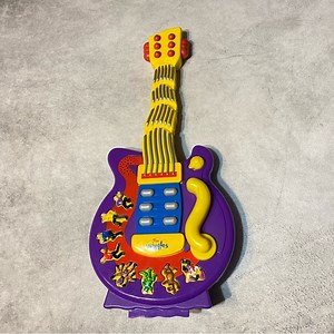 The Wiggles Wiggly Giggly Guitar Dancing Singing 18"Purple Works Spinmaster 2004