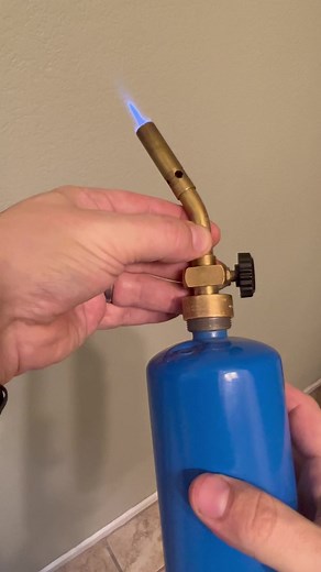 It’s black magic! But seriously, how does this work? | The Ryan And Amber Show