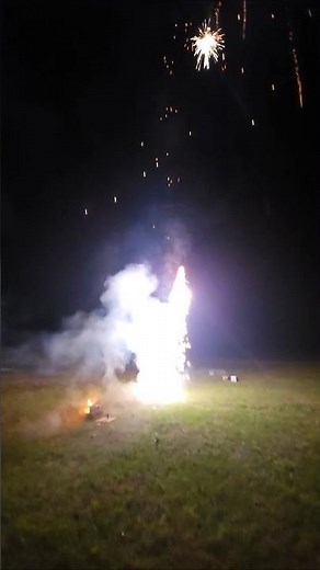 Slo Mo Girandola! #fireworks #pyro #pyros #pyronation #pyroaddicts