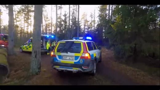 Polisen Enköping och Håbo on Instagram: "Julen ska vara en mysig högtid framförallt för barnen. Alkohol och bilkörning hör inte ihop. Berusade vuxna och barn hör inte ihop. Var en förebild för barnen, om du ska dricka alkohol drick med måtta. Om du är osäker på om alkoholen gått ur kroppen chansa då inte om du behöver köra bil. Alkohol ökar risken att bli utsatt för brott eller utsätta andra för brott. Många gånger ser vi att alkoholen är en bidragande orsak till våld i nära relation. Om du vet