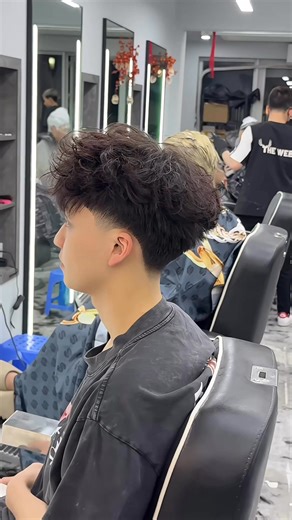 Layer fringe #layerfringe #theweezhairstudio #nambow #hairstyle | Nam Bow