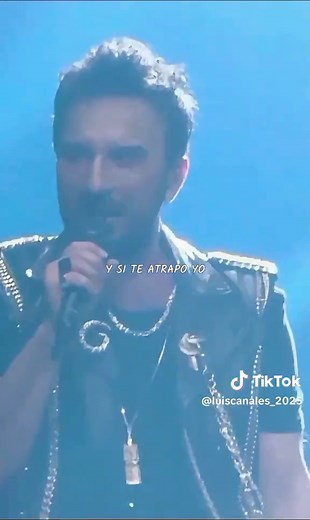 Tarkan's Live Performance of 'Kiss Kiss' in Turkey