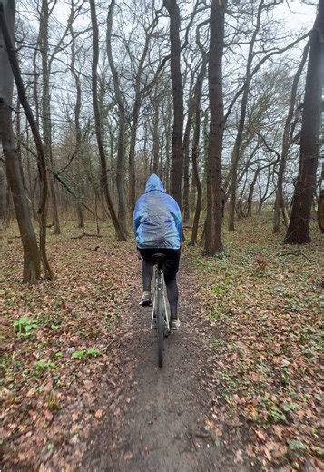 Meine erste richtige Gravel-Ausfahrt. Nach 10 km war alles nass, dreckig und ich komplett im Wald unterwegs. Hat sich trotzdem gelohnt. 🏁 Road to Halbmarathon 📍 Hannover | 📅 12.04.2026 #gravelbikes #gravelcyclist #Komoot #roadtohalfmarathon #runningjourney