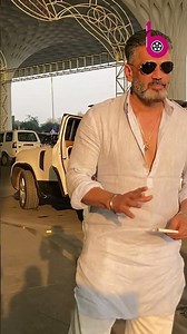 SUNIEL SHETTY FLYING FROM MUMBAI SPOTTED AT AIRPORT