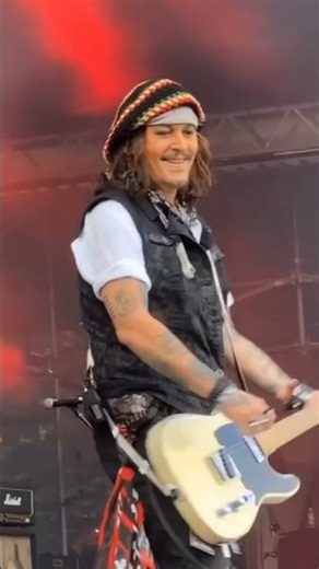 Johnny Depp plays guitar in front of his fans ❤️😍 #fypシ゚viral #youtubeshorts #shortvideo