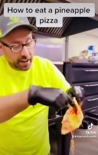 How to properly cook and eat a pineapple pizza