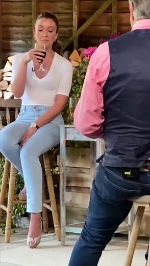 Beer tasting and chatting all things music with lovely Alan Titchmarsh & Joanna David on Lovey Your Weekend Available on ITVX #alantitchmarsh #loveyourweekend #itvx #joannadavid #carlypaoli #soprano #beer #beertasting #singer #tv #ontv #broadcast #fyp