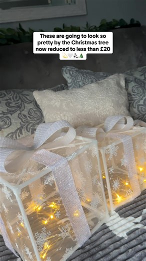 Obsessed with these light-up present decorations—battery powered, easy to set up, remote-controlled, fold flat for storage, and under £20! #christmasdecor #christmasdecorating #tiktokmademebuyit #blackfriday