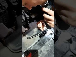 How to change HID bulbs on Hyundai Santa Fe