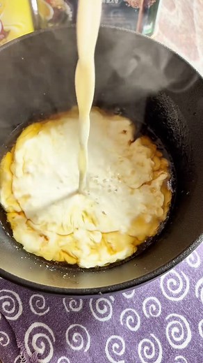 This 3-minute soy milk soup is so comforting 🥣 Savory, silky, and gently tangy. Perfect when you want something warm but light. Save this for later 🤍 Soy Milk Comfort Soup 🥣 (1 serving) Ingredients • Soy milk: 200 ml • Vinegar: 1 tbsp • Soy sauce: 1 tsp • Sesame oil: 1 tsp • Chinese chicken bouillon powder: 1/4 tsp Toppings • Chili oil • Green onion (finely chopped) How to Make ① In a heatproof cup, mix vinegar, soy sauce, sesame oil, and chicken bouillon powder. ② Heat the soy milk until jus