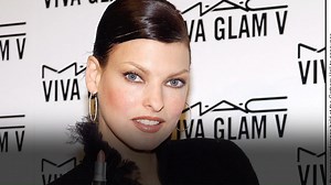 Canadian supermodel Linda Evangelista revealed in an emotional Instagram post that she’s been left “permanently deformed” by a cosmetic procedure meant to decrease fat cells in the body. Read more: https://globalnews.ca/news/8214952/linda-evangelista-supermodel-plastic-surgery-cosmetic-procedure-deformed/ | Global News